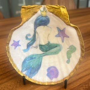 Handmade mermaid motif decoupage scallop seashell.